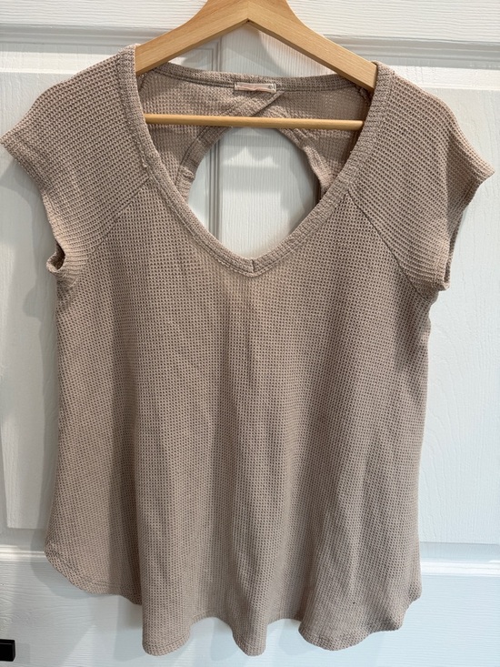 mavonie Tops - Women's Taupe Waffle V-Neck Tank with Back Cutout